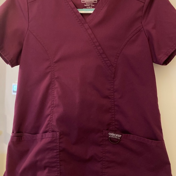 Lot of Women’s Scrubs ranging from Small to Medium excellent condition - Picture 6 of 11